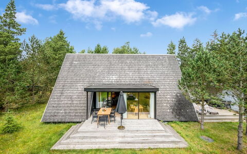 Peta - 1.6Km from the Sea: Roof, House, Home, Cottage, Door, Siding, Estate, Lawn, Yard, Porch