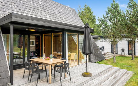 Peta - 1.6Km from the Sea: Roof, House, Home, Cottage, Door, Siding, Estate, Lawn, Yard, Porch