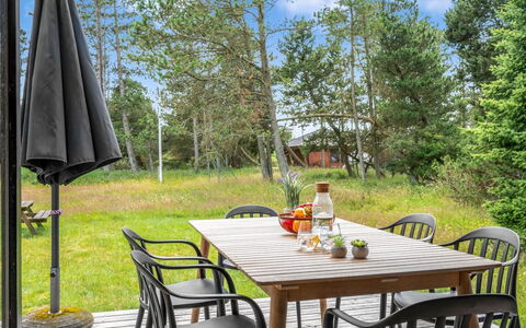 Peta - 1.6Km from the Sea: Roof, House, Home, Cottage, Door, Siding, Estate, Lawn, Yard, Porch