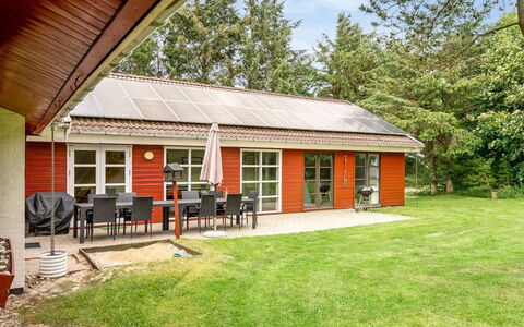 Aisling - 700M from the Sea: Blue, Shrub, Cottage, Groundcover, Garden, Estate, Shade, Landscaping, Farmhouse, Eco Hotel