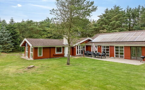Aisling - 700M from the Sea: Blue, Shrub, Cottage, Groundcover, Garden, Estate, Shade, Landscaping, Farmhouse, Eco Hotel