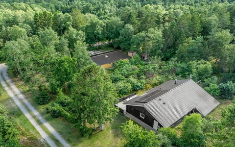 Brunetta - 350M from the Sea: House, Home, Residential Area, Cottage, Siding, Estate, Driveway, Yard