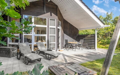 Brunetta - 350M from the Sea: Wood, Home, Porch, Deck, Hardwood, Roof, Wood Stain, Wood Flooring, Eco Hotel