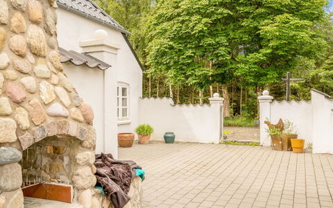 Ømunde - 1.8Km from the Sea: Blue, Shrub, Cottage, Groundcover, Garden, Estate, Shade, Landscaping, Farmhouse, Eco Hotel