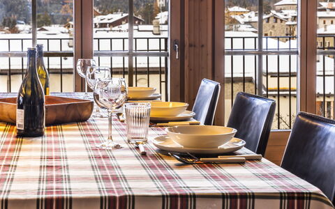 Bormio 160: Furniture, Interior Design, Table, Tableware, Tablecloth, Chair, Kitchen & Dining Room Table, Dining Room, Restaurant, Serveware