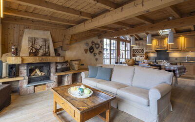 Al Forte 160.4: Furniture, Wood, Interior Design, Couch, Ceiling, Home, Living Room, House, Table, Room
