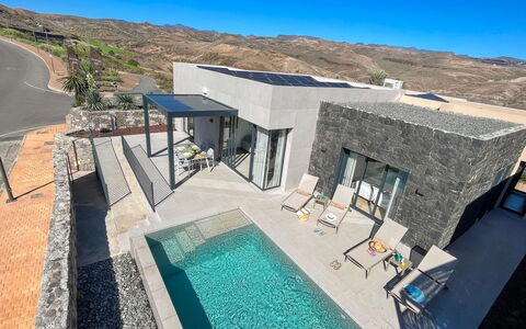 Yucas 1: Sky, Water, Property, Azure, Building, Swimming Pool, Leisure, Composite Material, Urban Design, Landscape