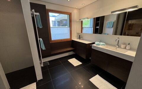 Villa Renate: Mirror, Sink, Tap, Plumbing Fixture, Building, House, Bathroom Sink, Interior Design, Bathroom