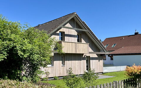 Melvill: Plant, Sky, Building, Window, House, Grass, Land Lot, Tree, Cottage, Wood