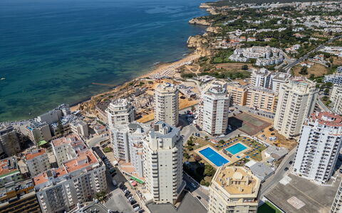 Excellent Seafront & Seaview: Building, Apartment, City, Urban Area, Residential Area, Metropolitan Area, Condominium, Skyscraper, Neighbourhood