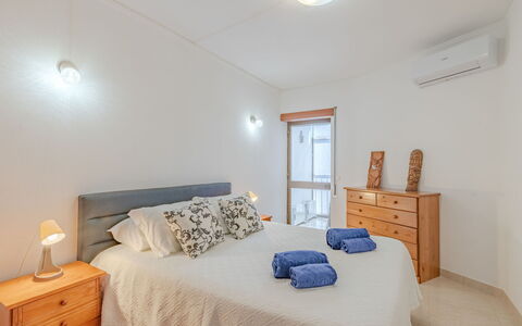 Excellent Seafront & Seaview: Furniture, Interior Design, Bed, Flooring, Bedroom, Floor, Wood, Ceiling, Room, Bed Sheet
