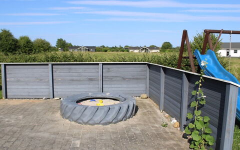 Edzard - 800M from the Sea: Grass, House, Roof, Cottage, Home, Shrub, Farmhouse, Land Lot, Rural Area
