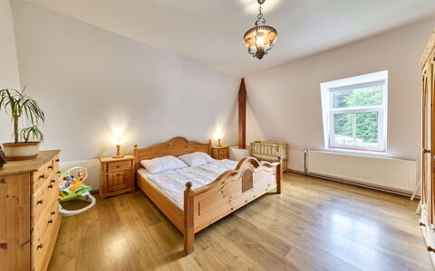 Desná V Jizerských Horách 841: Wood, Flooring, Ceiling, Bedroom, Interior Design, Floor, Wood Flooring, Bed, Room, Bed Sheet