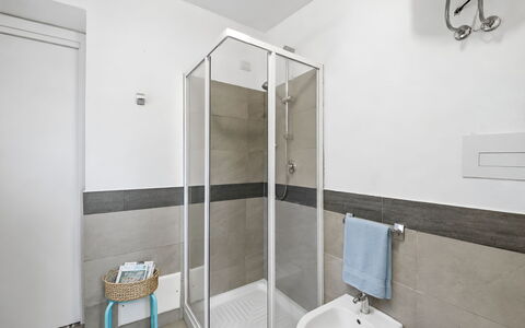 La Casa dei Nonni: Flooring, Floor, Interior Design, Room, Ceiling, Plumbing Fixture, Apartment, Sink, Tap, Plumbing