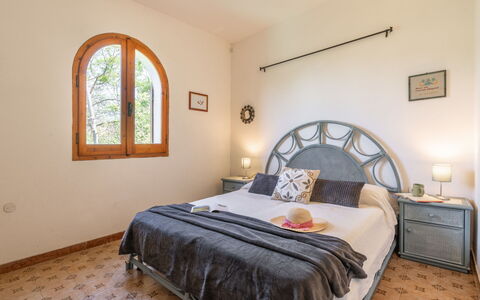 Approdo: Furniture, Building, Property, Window, Comfort, Wood, Cabinetry, Interior Design, Textile, Lighting