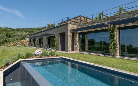 Villa Paradise: Water, Sky, Plant, Property, Daytime, Botany, Azure, Swimming Pool, Architecture, Grass