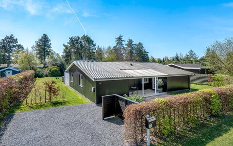 Ansine - 500M from the Sea: Wood, Roof, Architecture, Home, House, Cottage, Siding, Hardwood, Slope, Estate