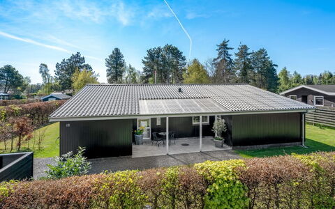 Ansine - 500M from the Sea: Wood, Roof, Architecture, Home, House, Cottage, Siding, Hardwood, Slope, Estate
