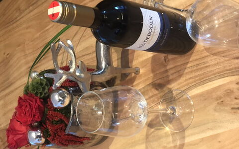 Hollersbach im Pinzgau 14: Bottle, Drinkware, Tableware, Barware, Wine, Stemware, Table, Wine Glass, Glass Bottle, Alcoholic Beverage
