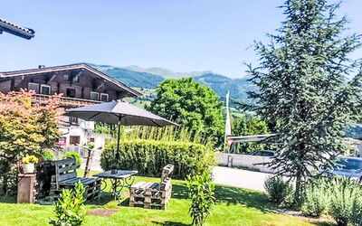 Hollersbach im Pinzgau 14: Plant, Sky, Property, Mountain, Natural Landscape, Botany, Tree, Land Lot, Vegetation, Grass
