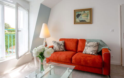 Côté Port: Couch, Furniture, Property, Flower, Picture Frame, Table, Window, Wood, Interior Design, Orange