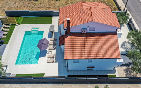 Sonja: Swimming Pool, Architecture, Residential Area, Home, Composite Material, Resort, Leisure, Estate, Shade, Villa