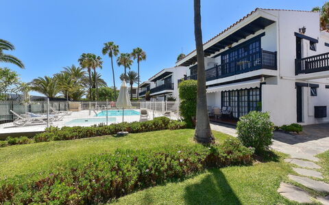 Ocean Views Arpones 16: Plant, Sky, Building, Window, Tree, Urban Design, Grass, House, Condominium, Residential Area