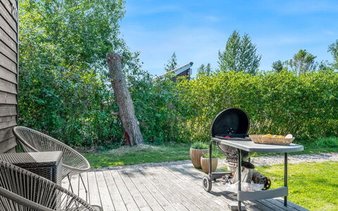 Nielsigne - 1.3Km from the Sea: Roof, House, Land Lot, Home, Cottage, Estate, Garden Buildings, Shade, Log Cabin, Landscaping