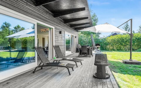 Nielsigne - 1.3Km from the Sea: Roof, House, Land Lot, Home, Cottage, Estate, Garden Buildings, Shade, Log Cabin, Landscaping