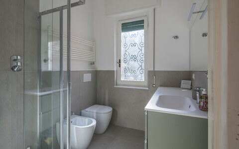 Pieve Ligure Seaside View, Wifi: Bathroom, Plumbing Fixture, Wall, Flooring, Floor, Toilet, Toilet Seat, Interior Design, Sink, Bathroom Sink