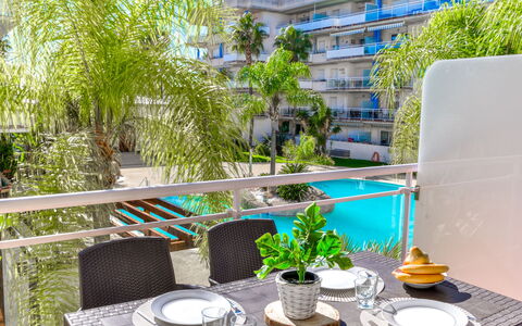 Roses 810: Apartment, Resort, Swimming Pool, Condominium, Balcony, Hotel, Eco Hotel, Villa, Houseplant