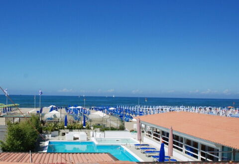 Tosca With Beach & Breakfast Included: Water, Sky, Cloud, Plant, Coastal And Oceanic Landforms, Swimming Pool, Beach, Leisure, Tree, Horizon