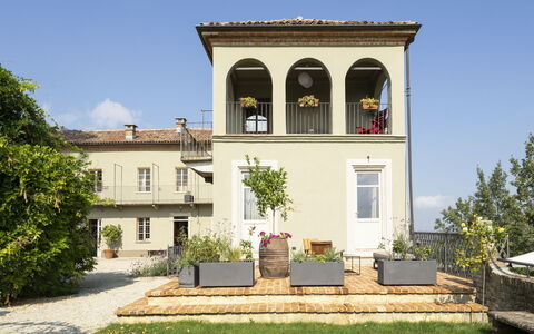 B&b Vigne Di Fagnano Without Kitchen: Plant, Sky, Building, Window, Architecture, Land Lot, Tree, Cloud, Door, Grass