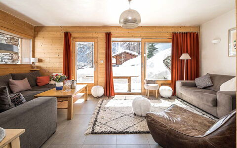 Acajuma: Table, Picture Frame, Furniture, Couch, Comfort, Window, Building, Wood, Interior Design, Shade