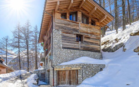 Acajuma: Building, Snow, Sky, Property, Window, House, Wood, Slope, Tree, Cottage