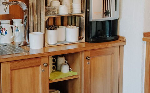 Irdning - Donnersbachtal 649: Kitchen Appliance, Wood, Kitchen, Tableware, Small Appliance, Cabinetry, Countertop, Serveware, Cupboard