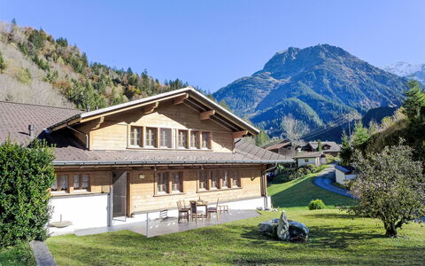 Eisiboden: Plant, Sky, Building, Mountain, Property, Window, House, Natural Landscape, Tree, Land Lot