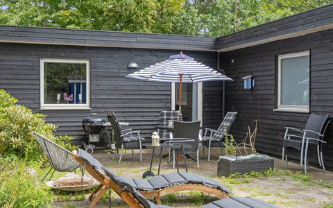 Mark - 1.2Km from the Sea: House, Home, Residential Area, Cottage, Siding, Estate, Driveway, Yard