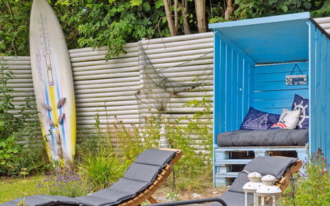 Mark - 1.2Km from the Sea: House, Home, Residential Area, Cottage, Siding, Estate, Driveway, Yard