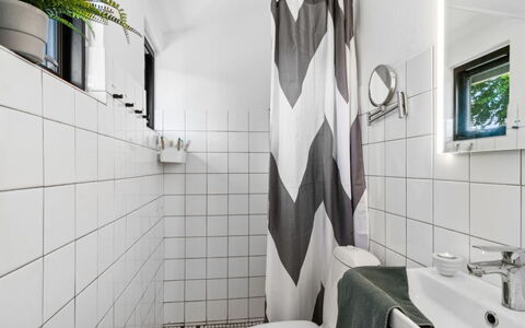 Bedine - 1.3Km from the Sea: Flooring, Interior Design, Bathroom, Floor, Plumbing Fixture, Tile, Toilet, Plumbing, Shower Curtain