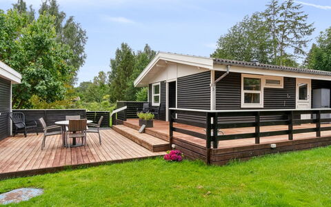 Franke - 2.1Km to the Fjord: House, Home, Residential Area, Cottage, Siding, Estate, Driveway, Yard