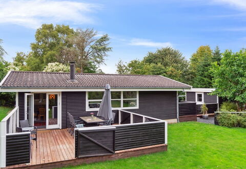 Franke - 2.1Km to the Fjord: House, Home, Residential Area, Cottage, Siding, Estate, Driveway, Yard