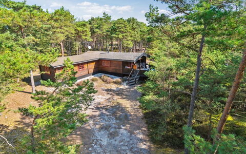Sonya - 350M from the Sea: Land Lot, Rural Area, Cottage, Log Cabin, Hardwood, Stairs, Plank, Garden Buildings, Path