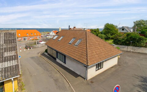 Ginie - 70M from the Sea: Wood, Furniture, Apartment, Room, Ceiling, Wood Stain, Chair, Hardwood, Varnish, Lumber