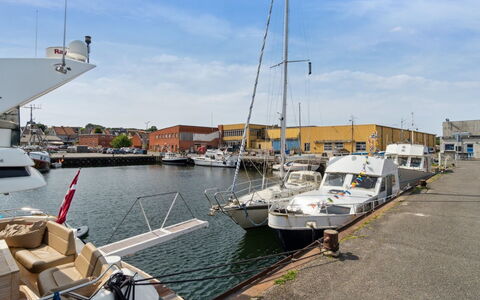 Ginie - 70M from the Sea: Wood, Furniture, Apartment, Room, Ceiling, Wood Stain, Chair, Hardwood, Varnish, Lumber