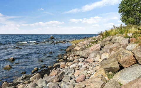 Malila - 15M from the Sea: Wood, Roof, Architecture, Home, House, Cottage, Siding, Hardwood, Slope, Estate