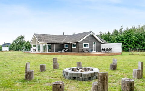 Imke - 1Km from the Sea: Building, House, Home, Roof, Architecture, Cottage, Land Lot, Siding, Rural Area, Farmhouse