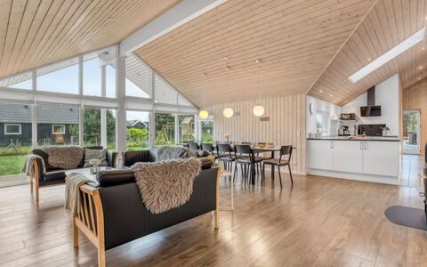 Imke - 1Km from the Sea: Wood, Ceiling, Hardwood, Plank, Wood Stain, Siding, Wood Flooring, Lumber, Deck, Porch