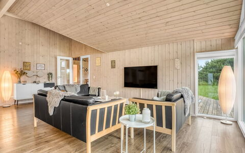 Imke - 1Km from the Sea: Wood, Flooring, Wood Flooring, Interior Design, Ceiling, Floor, Home, Furniture, Hardwood, Living Room
