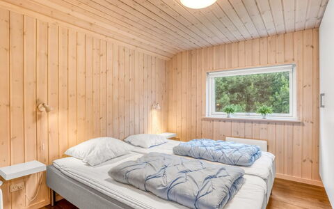 Imke - 1Km from the Sea: Wood, Bedroom, Bed, Bedding, Home, Bed Sheet, Ceiling, Bed Frame, Hardwood, Wood Stain